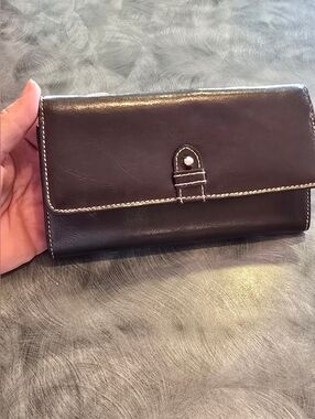 Buxton BUXHYDE Brown Leather Checkbook Wallet Kiss Lock with Contrast Stitching